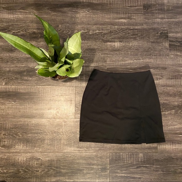 🛍2/$20: SHEIN Black Slit Mini-Skirt - Picture 2 of 6
